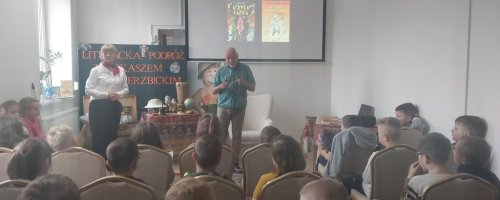 Literacka podróż z Łukaszem Wierzbickim - Szkoła Podstawowa im. J. Brzechwy w Grabienicach